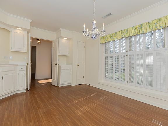 3rd image of 728 Kingswood Dr N