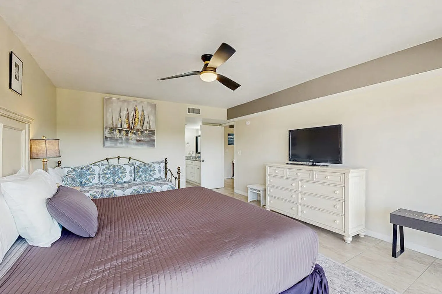 2 bed, 2.0 bath, 1496 sqft, $3,537 — Photo 4