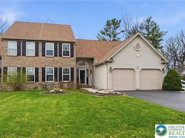 2001 Rolling Meadow Dr, Macungie, PA 18062
