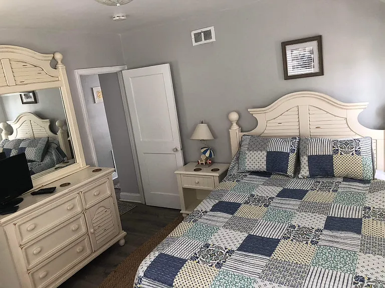 118 N Wilson Ave #B — Photo 2