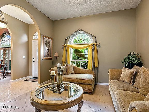 3rd image of 3171 Peppertree Dr