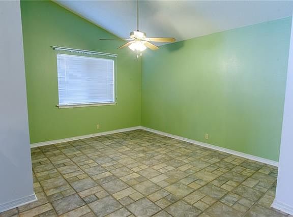 4th image of 315 Oakley Ln