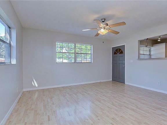 5th image of 2702 W Kenmore Ave