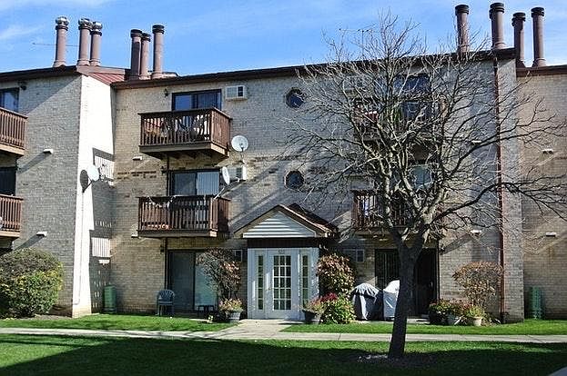 1st image of 522 E Spruce Dr APT 1A