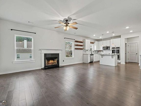 5th image of 1328 Woods Ln