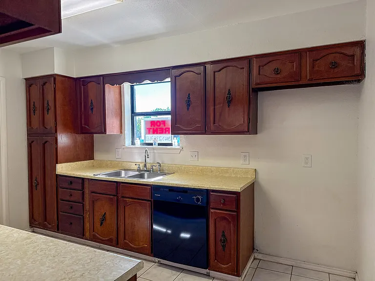 201 Gumwood Ln — Photo 9