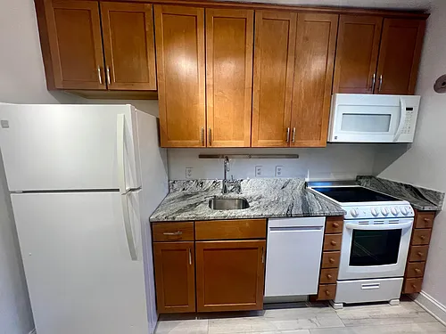 7 E Glebe Rd #C Photo 1