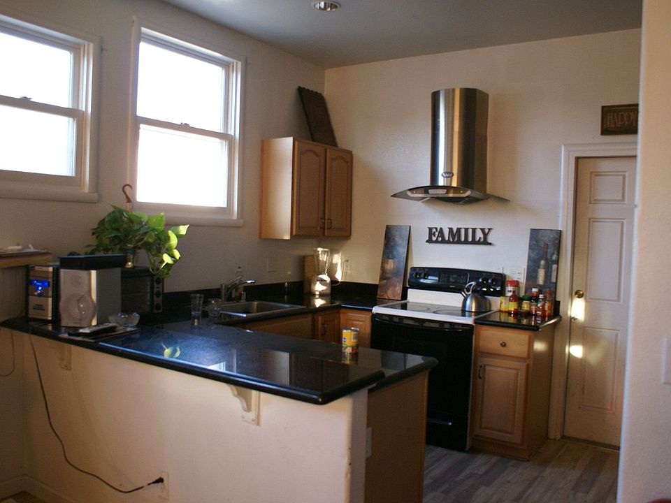 2nd image of 420 N 4th St