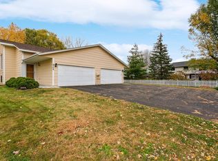 4748 Hayward Rd N, Oakdale, MN 55128
