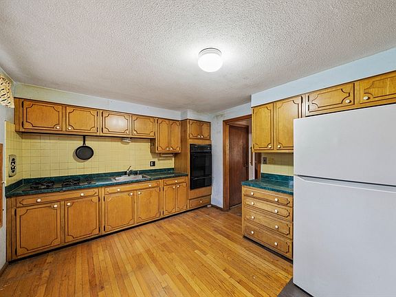 4th image of 9 Donny Dr