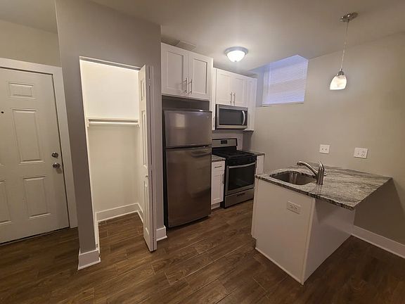 2nd image of 824 W Cuyler Ave Unit 300