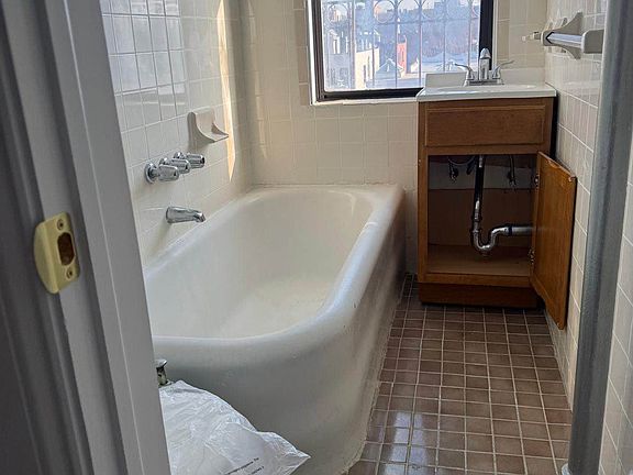 4th image of 3118 35th St APT 3F