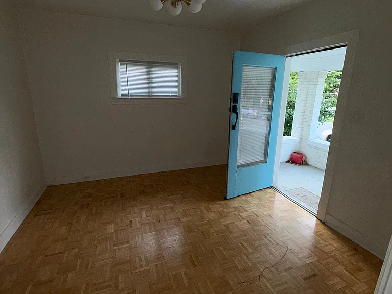 549 Beecher St — Photo 2