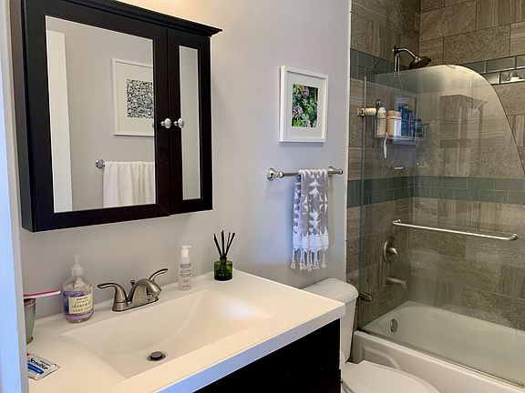 5th image of 1635 N Milwaukee Ave APT 403