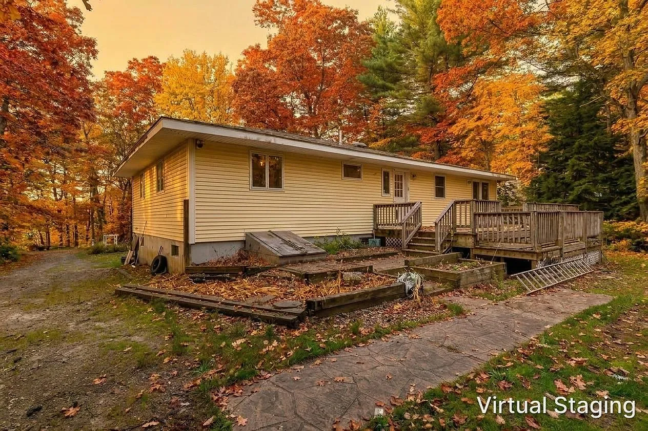 3 bed, 1.0 bath, 2328 sqft, $2,500 — Photo 4