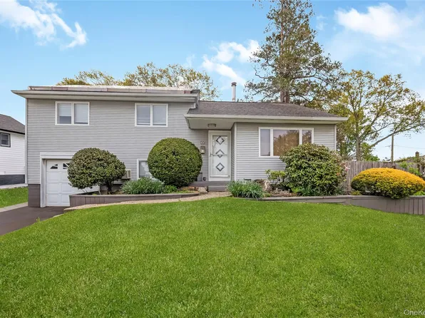55 Amherst Drive, Massapequa, NY 11758