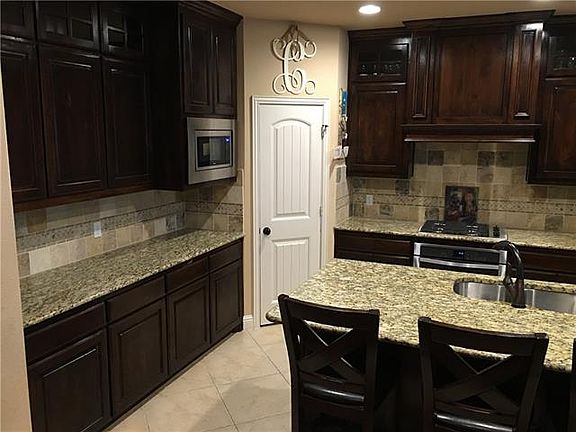 3rd image of 11125 Castle Oak Ln