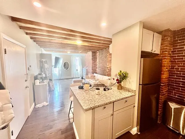 353 Hanover St #3 — Photo 8