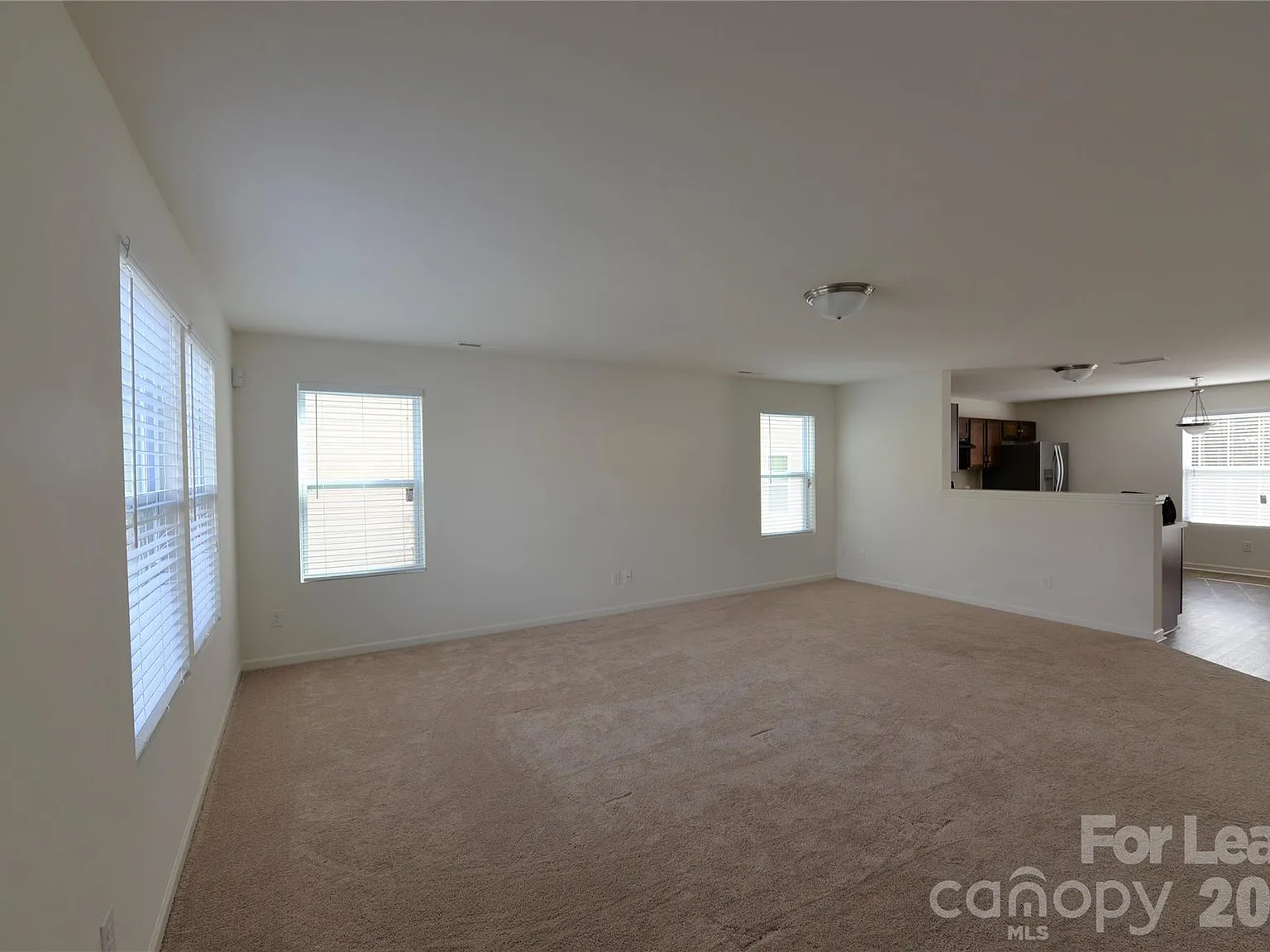 3 bed, 2.5 bath, 2100 sqft, $1,950 — Photo 2