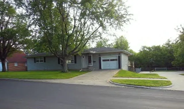 1199 N Westlawn Ave photo 1