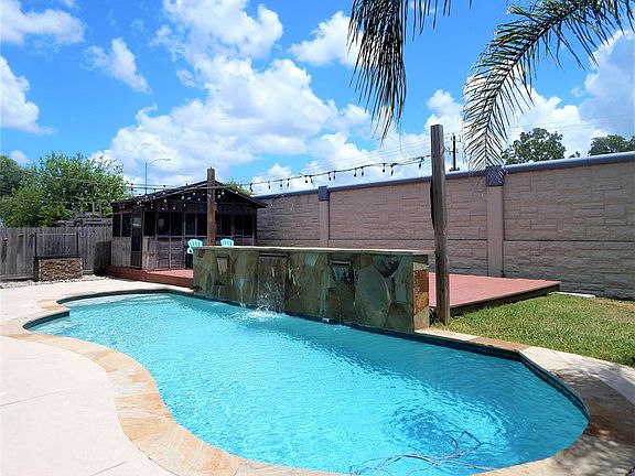 2nd image of 5112 Blanco Dr