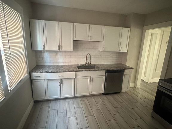5th image of 2927 Calvert St