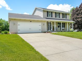 7637 Golf View Ct SW, Jenison, MI 49428
