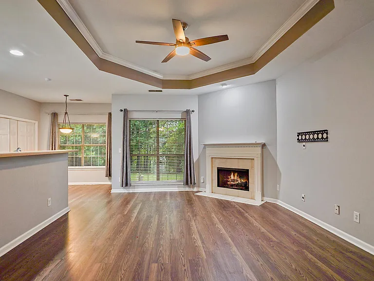 560 Summit Cir — Photo 5