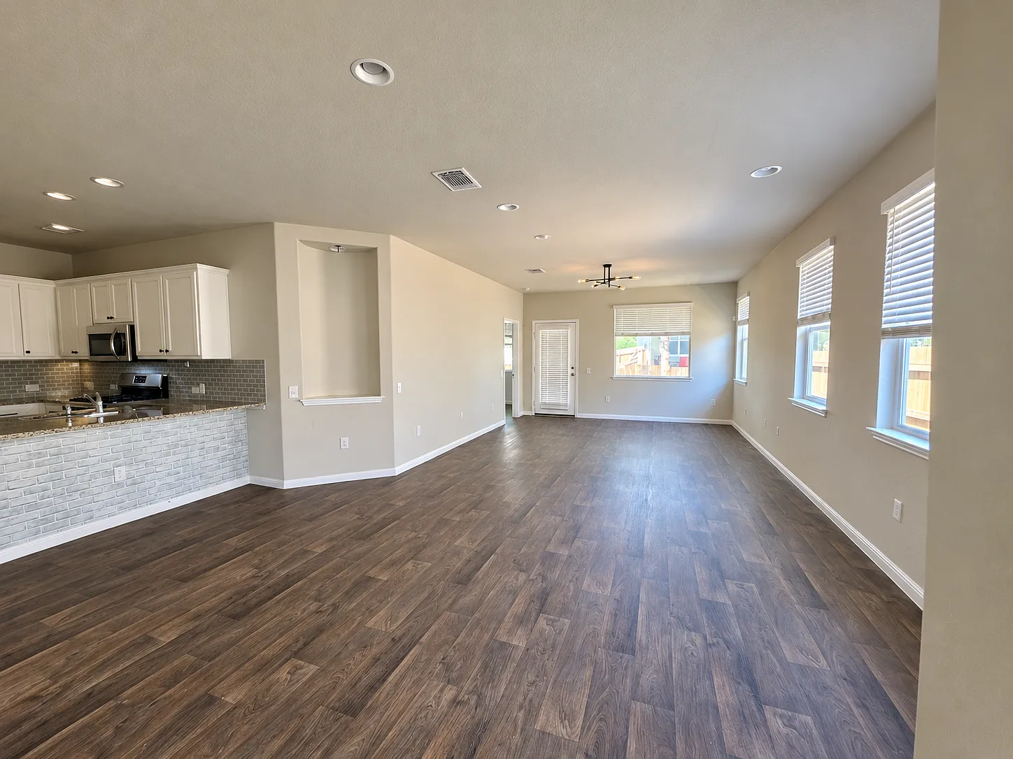2 bed, 1500 sqft, $1,995 — Photo 4