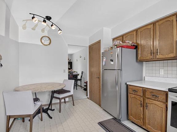 5th image of 5616 Cambridge LANE #4