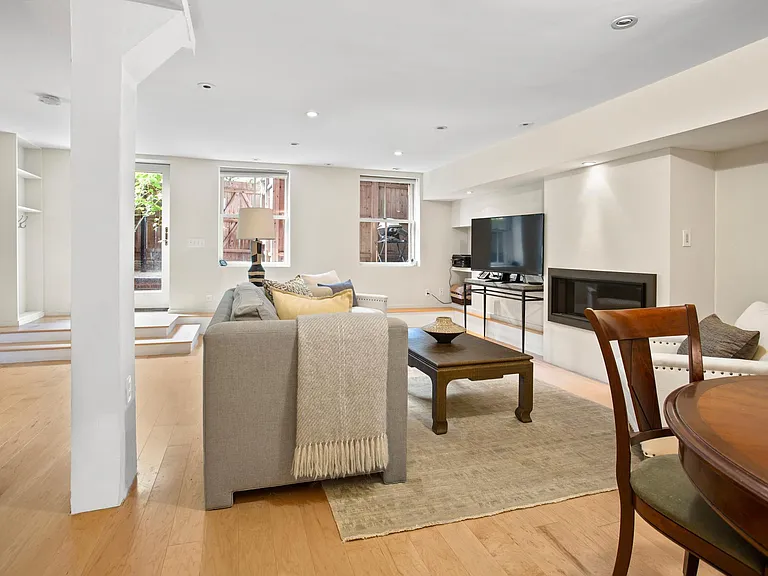 32 Concord Sq #1 — Photo 14
