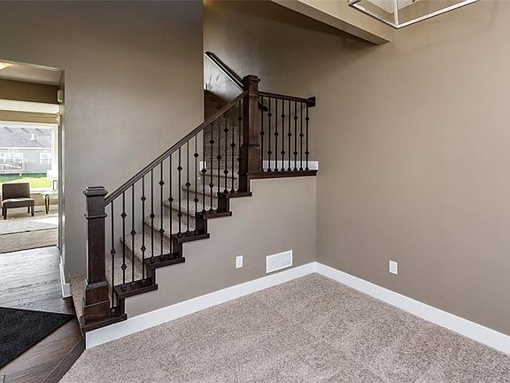 5th image of 117 Aaron Ave NW