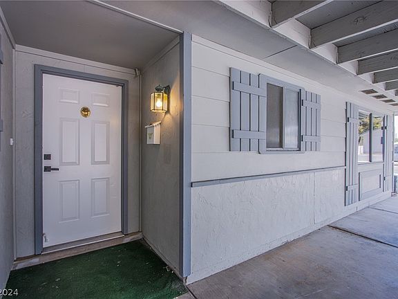 4th image of 1029 James Lovell St
