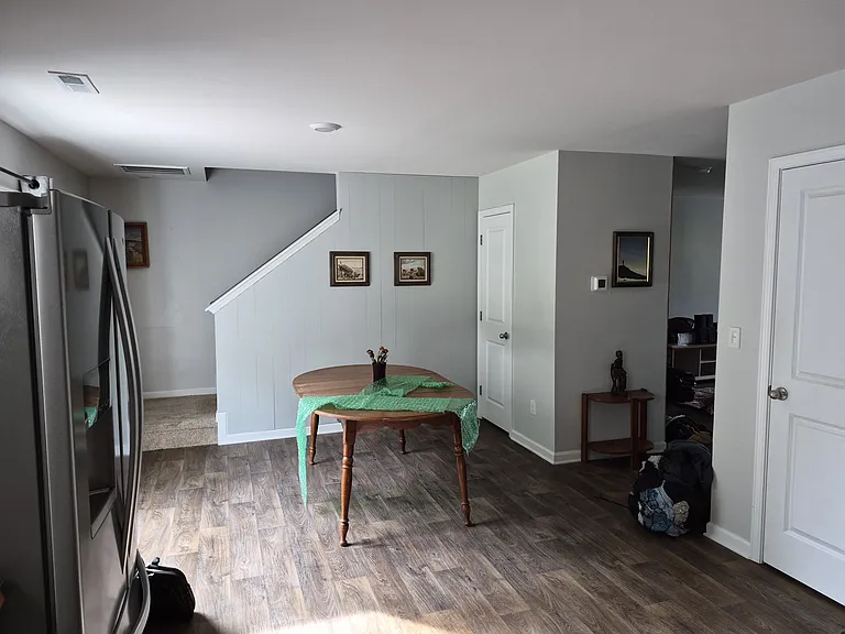 405 Bennington Dr — Photo 8