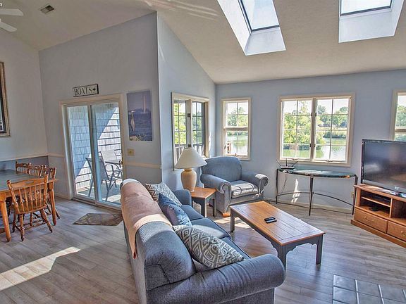 2nd image of 111 W Lakeshore Dr #7C