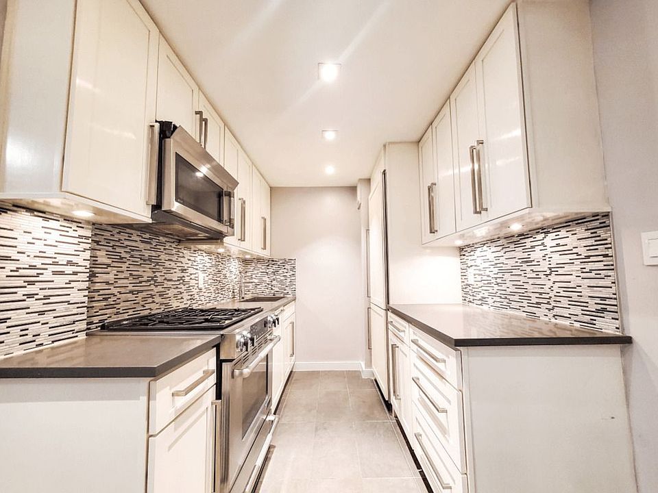 1st image of 301 E 47th St APT 12L