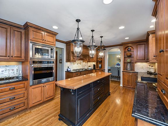 3rd image of 571 Apple River Dr