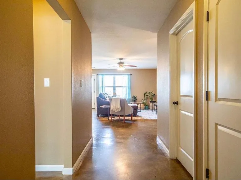 1722 Milburn Dr — Photo 3