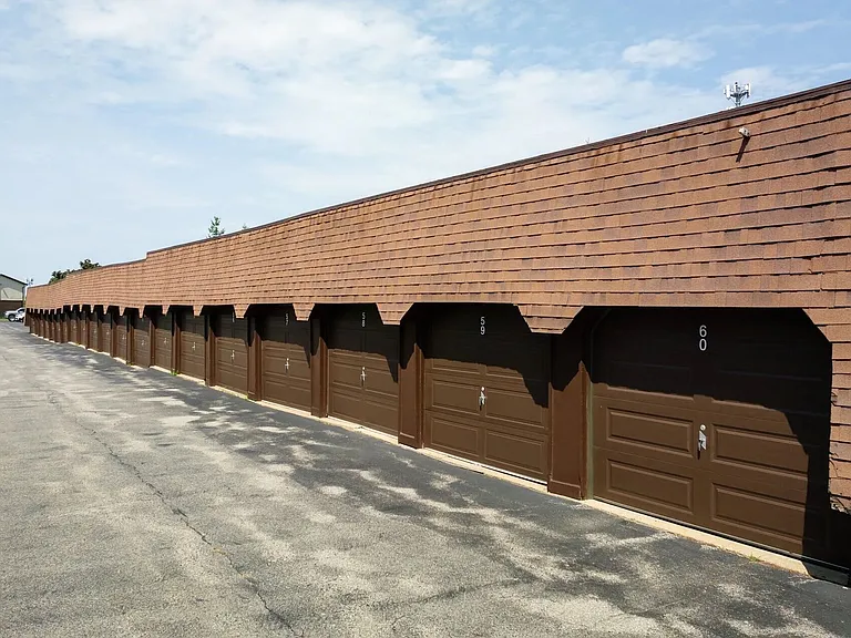 Camelot Village Apartments — Photo 25