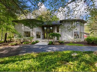 20 River Mountain Dr, Moreland Hills, OH 44022