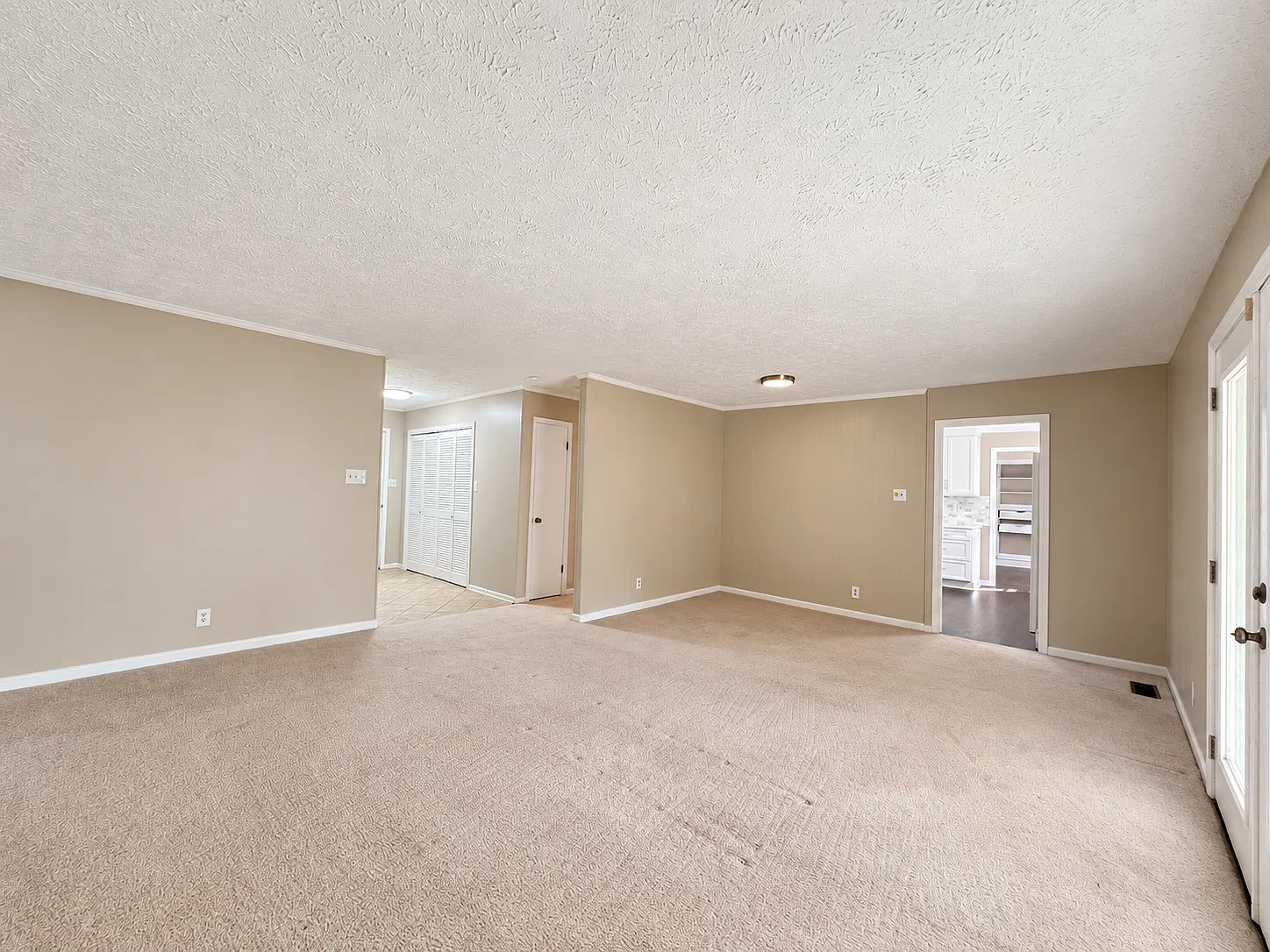 4 bed, 2197 sqft, $2,100 — Photo 4