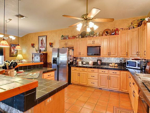 5th image of 323 Vic Ln