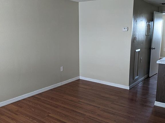 4th image of 4809 Grand Blvd APT 15