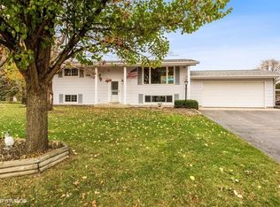 5006 Meadowlark Ct, Crystal Lake, IL 60012