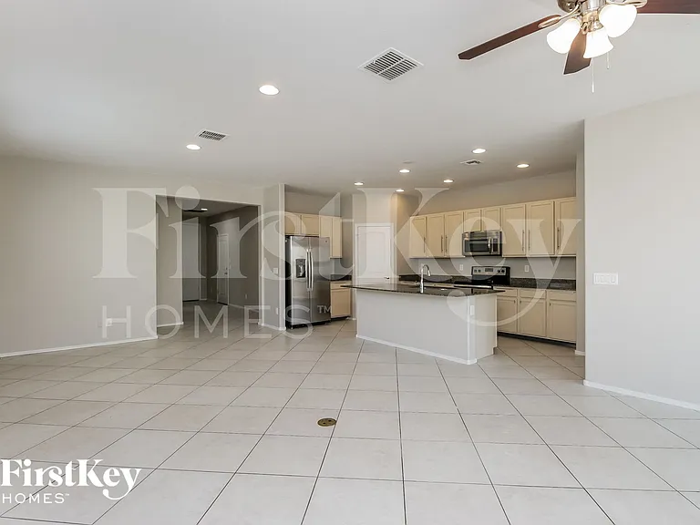 9324 W Jones Ave — Photo 3