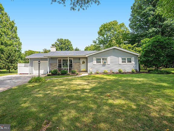 3rd image of 26 Chapel View Ln