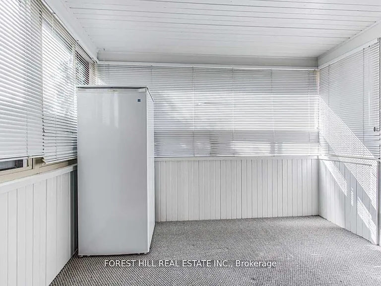 138 Castlewood Rd — Photo 12