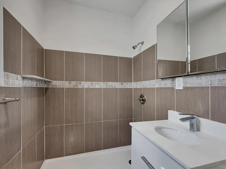 570 NE 68th St #1 — Photo 16