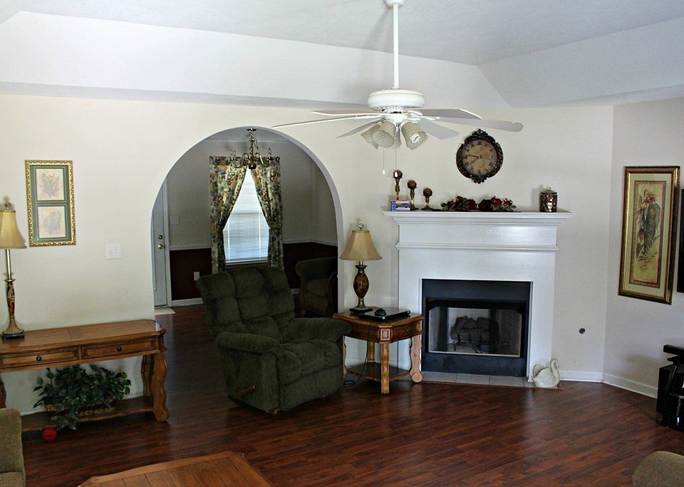 2nd image of 627 Sudlow Lake Rd