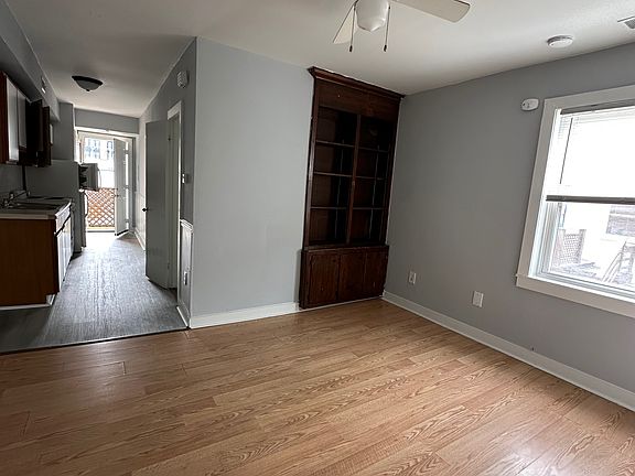 3rd image of 1303 Summit Ave